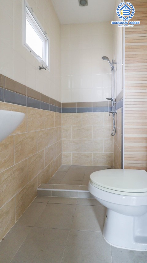 *****ทาวน์โฮมมือสองย่านนนทบุรี ม.โกลเด้นซิตี้ ปิ่นเกล้า-จรัญสนิทวงศ์ หลังมุม! เนื้อที่เกือบ 27 ตร.ว. ฟังก์ชัน 5 ห้องนอน 4 ห้องน้ำ 2 ที่จอดรถ บ้านสวยสภาพดี บนทำเลเชื่อมต่อถ.บางกรวย-ไทรน้อย,  ถ.ราชพฤกษ์, ถ.จรัญสนิทวงศ์ ใกล้รถไฟฟ้าสายสีแดง "สถานีบางบำหรุ" ราคาสุดคุ้ม!